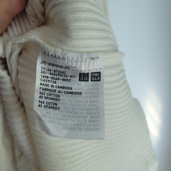 Uniqlo sweater - Picture 4 of 5